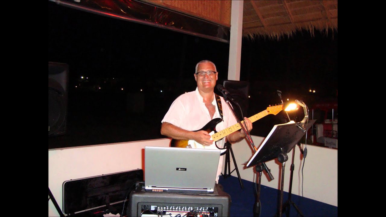 Sand Musik spiller Love is in the air