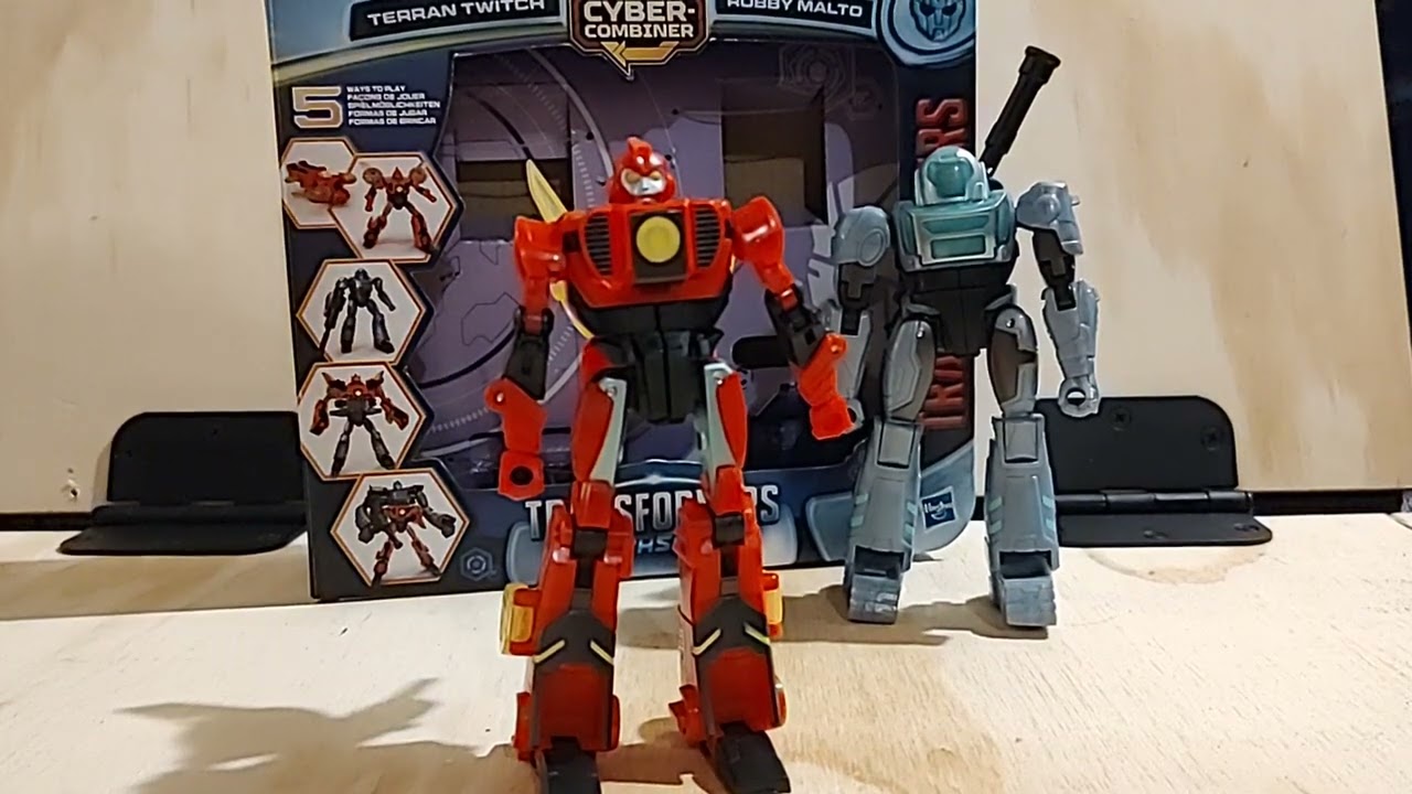 transformers Earthspark Cyber-combiner twitch and Robby review!