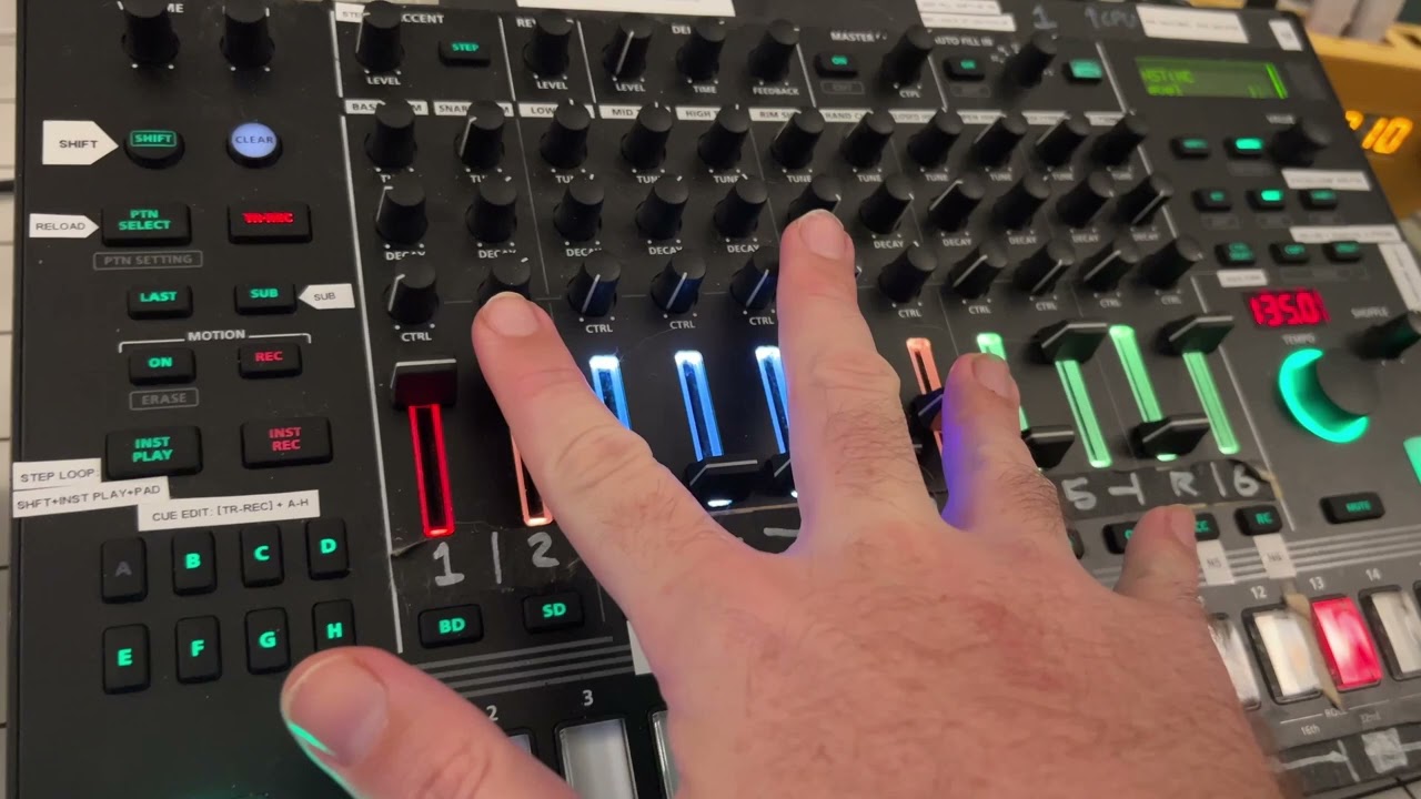 JAMuary 17th, 2025 - A TR-8S and Akai S20 Thing