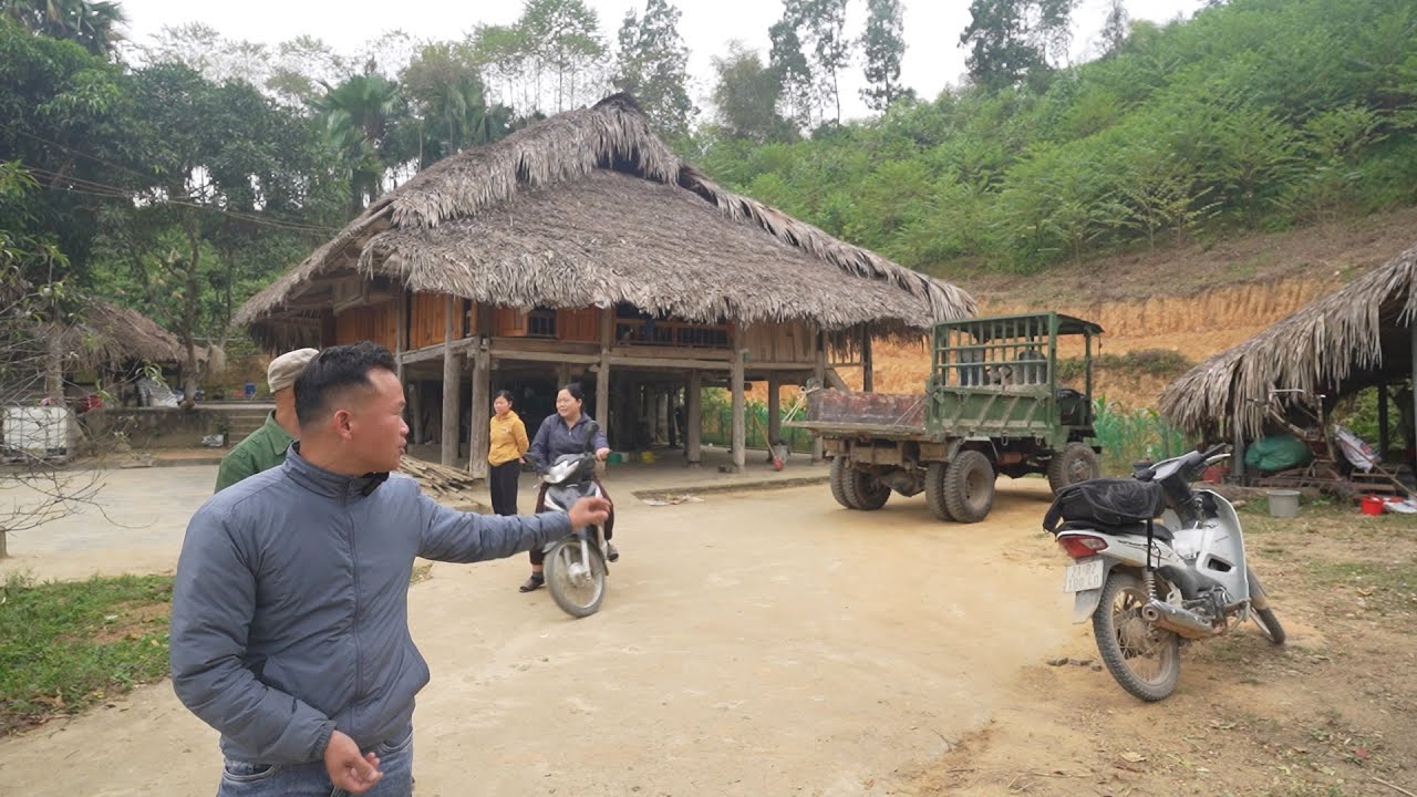 Vào bản người Tày bắt vịt ao mời thợ nhà bà Dần - Thăm nhà anh Tích lái công nông trên Háng Đay