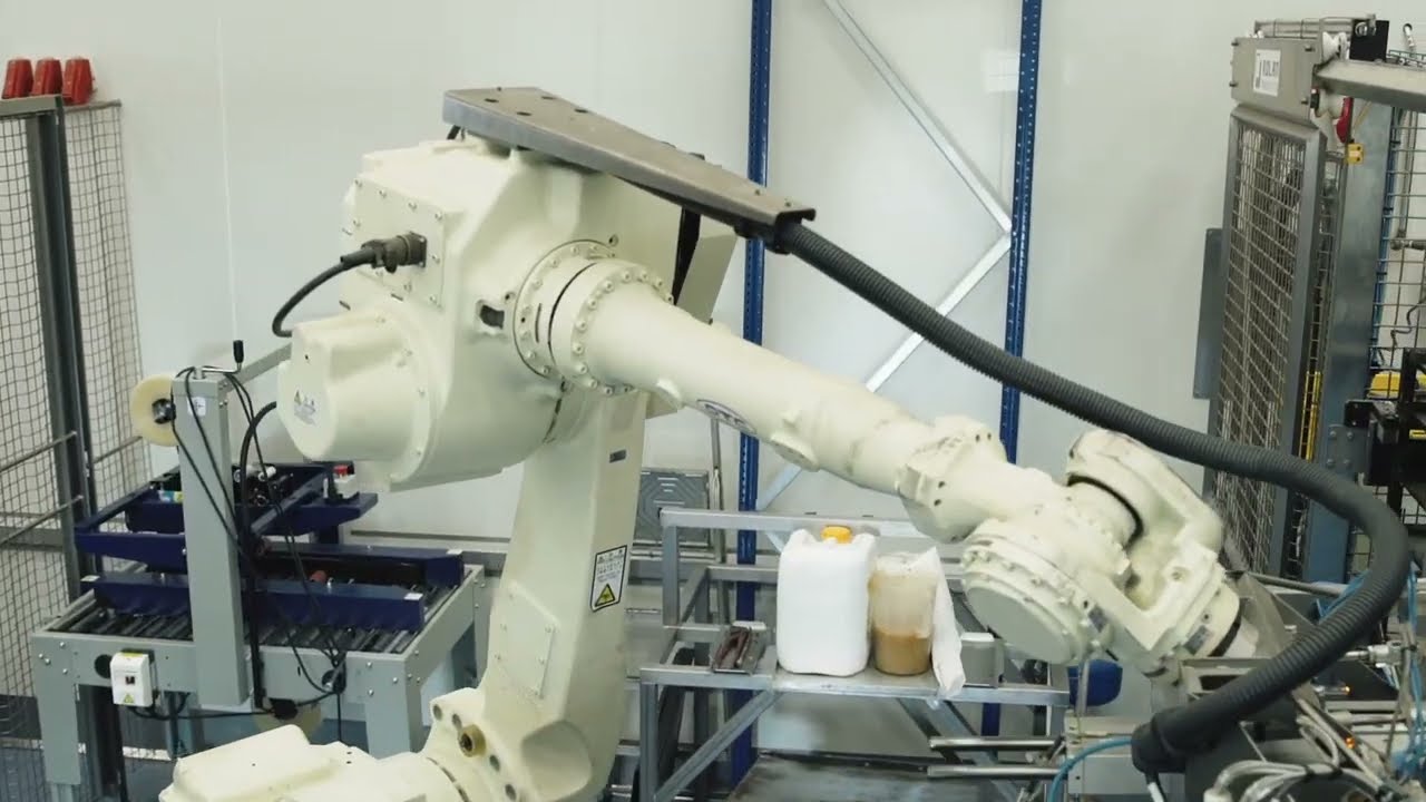 Handling van bakplaten bij Piet Kerssens #food #bakery #robot #otc #handling