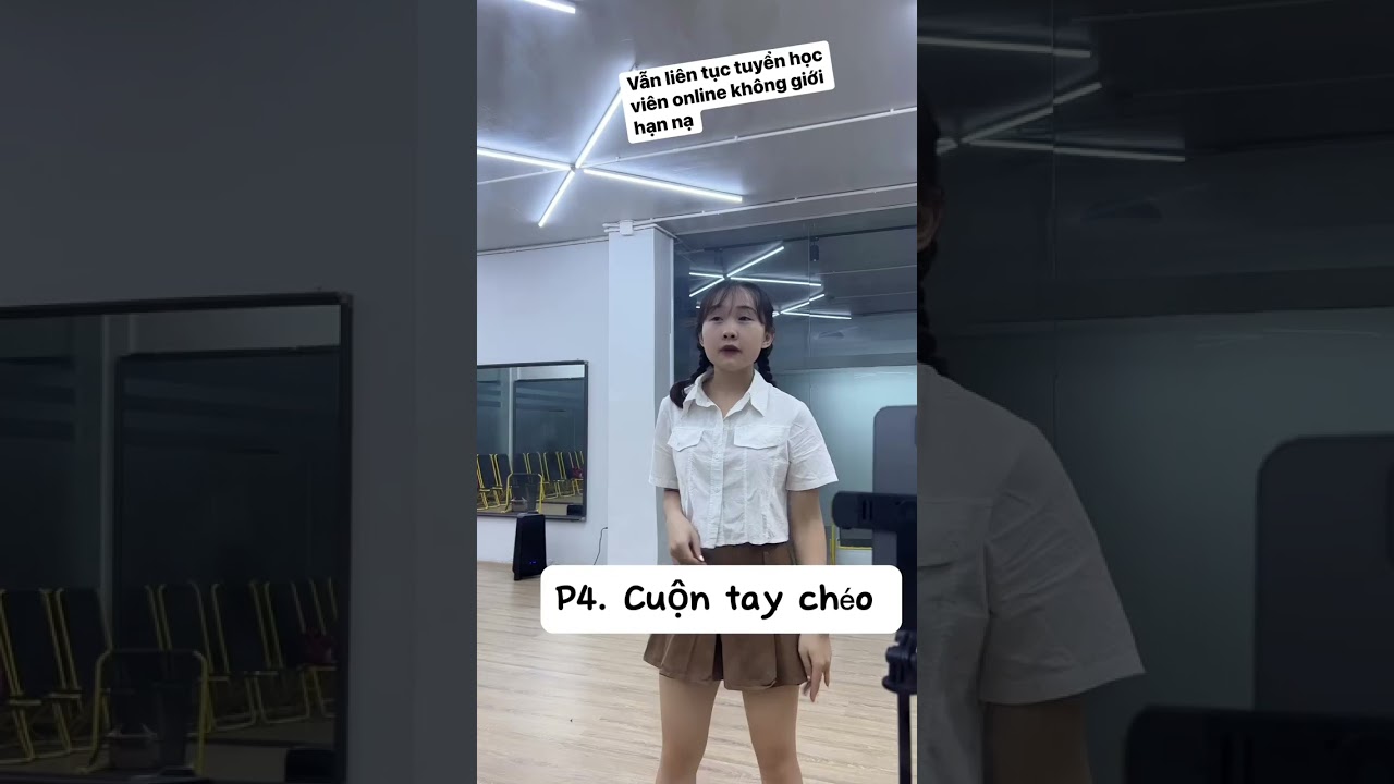 Hướng dẫn c&aacute;ch cuộn tay ch&eacute;o khi đi bar.