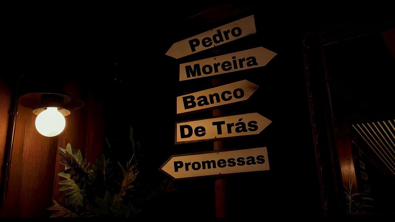 Banco De Traz - Pedro Moreira