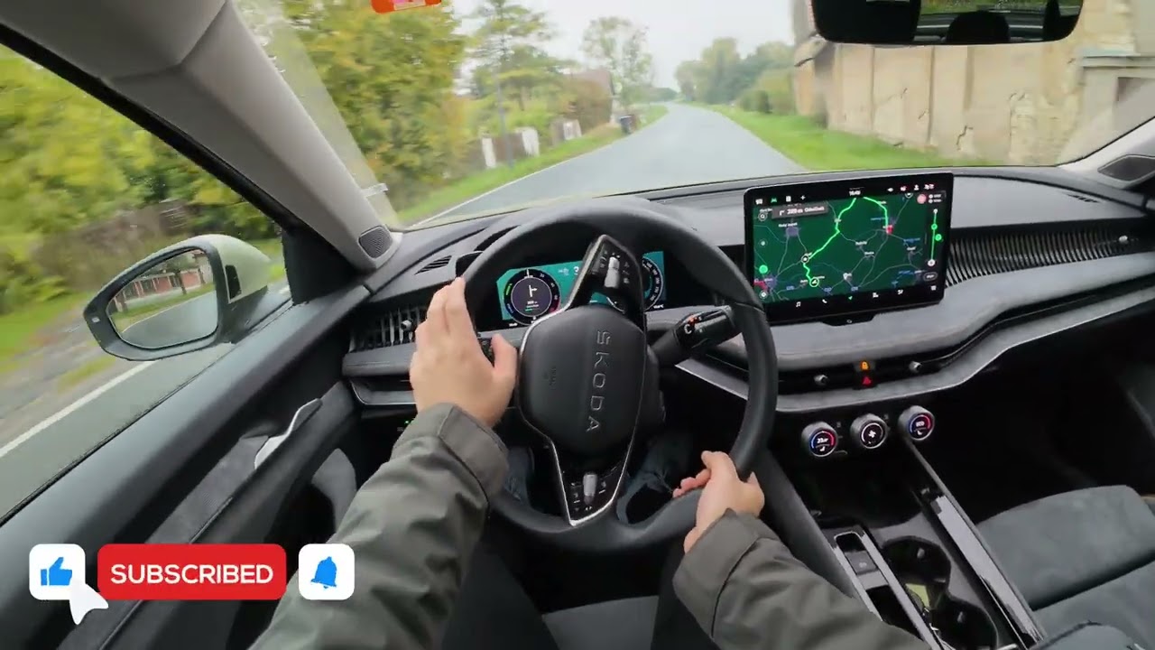 Lái xe trong rừng với Skoda Superb ở Séc