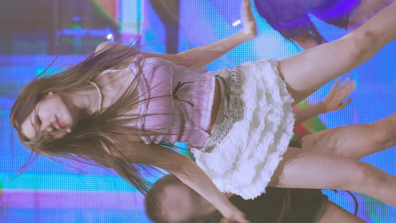 [4K60P] 240720 우아 우연 WOOAH WOOYEON - POM POM POM 직캠 Fancam @WOOAH - LAND FAN CONCERT