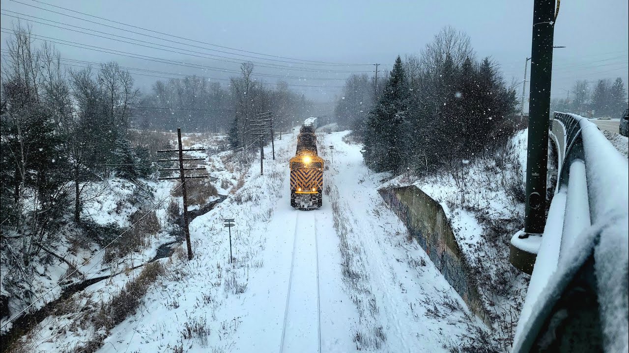 ONR 214 arriving at Trout Lake in North Bay with units ONR 2122 leading, ONR 2105, and ONR 2120