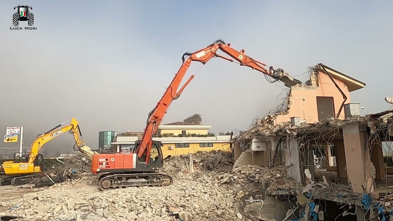 Demolizione edificio con Hitachi ZX210-6HSD DEMOLITION & JCB JS220 | *DEMOLITION*
