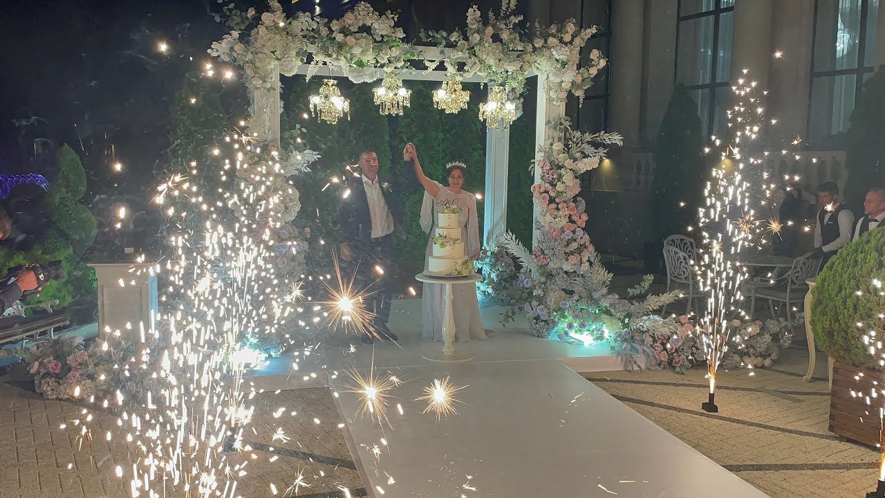 Torta de nunta cu havuze de scintei reci! Artificii.md