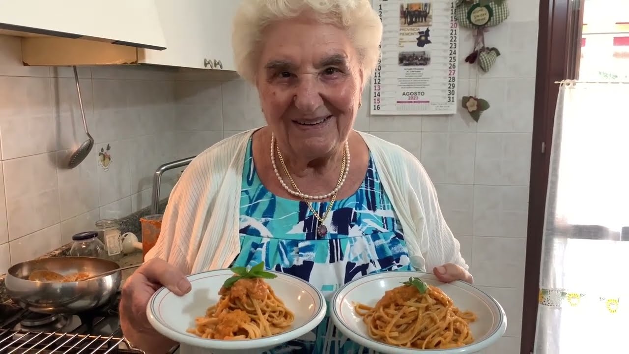 fettuccine con ceci e pomodoro crudo: condimento raffinato ed estivo.