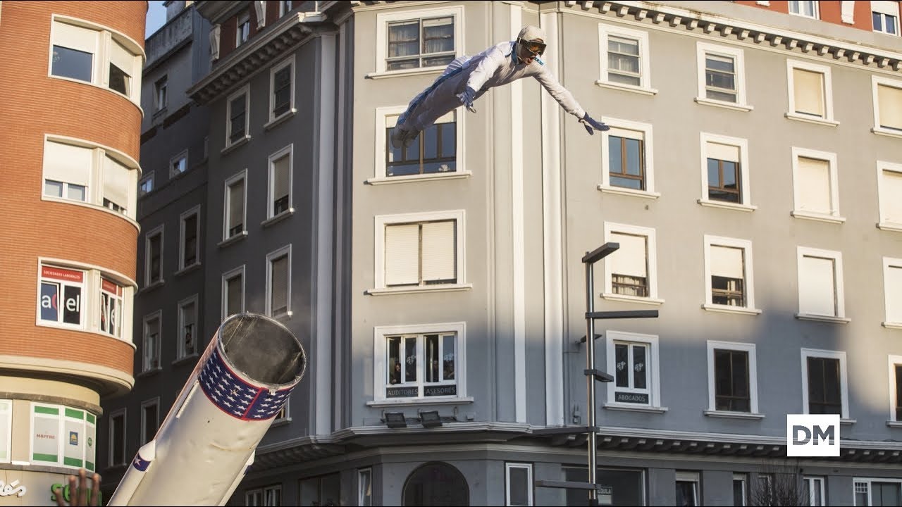'El increíble hombre bala' salta por los aires en pleno centro de Santander