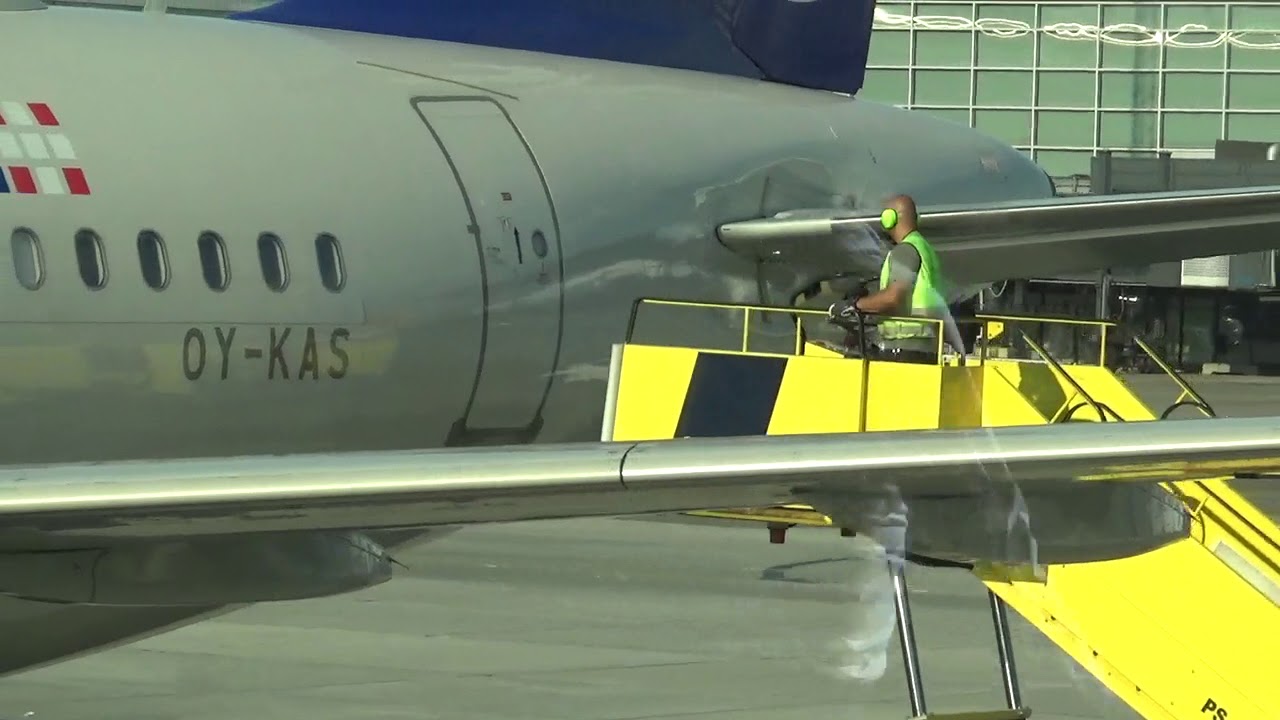 cph ground handling driving back stair to the aircraft