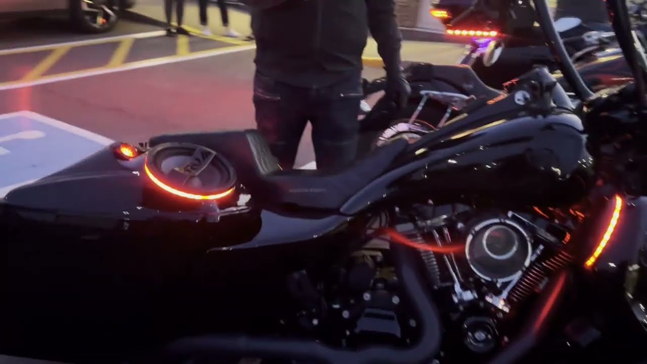 Loud Sound System on 2017 Harley-Davidson Road King Special