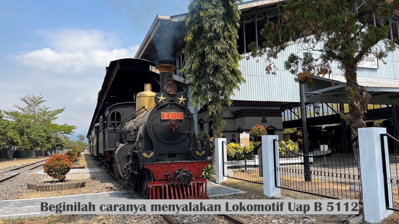 Beginilah caranya menyalakan Lokomotif Uap B 5112