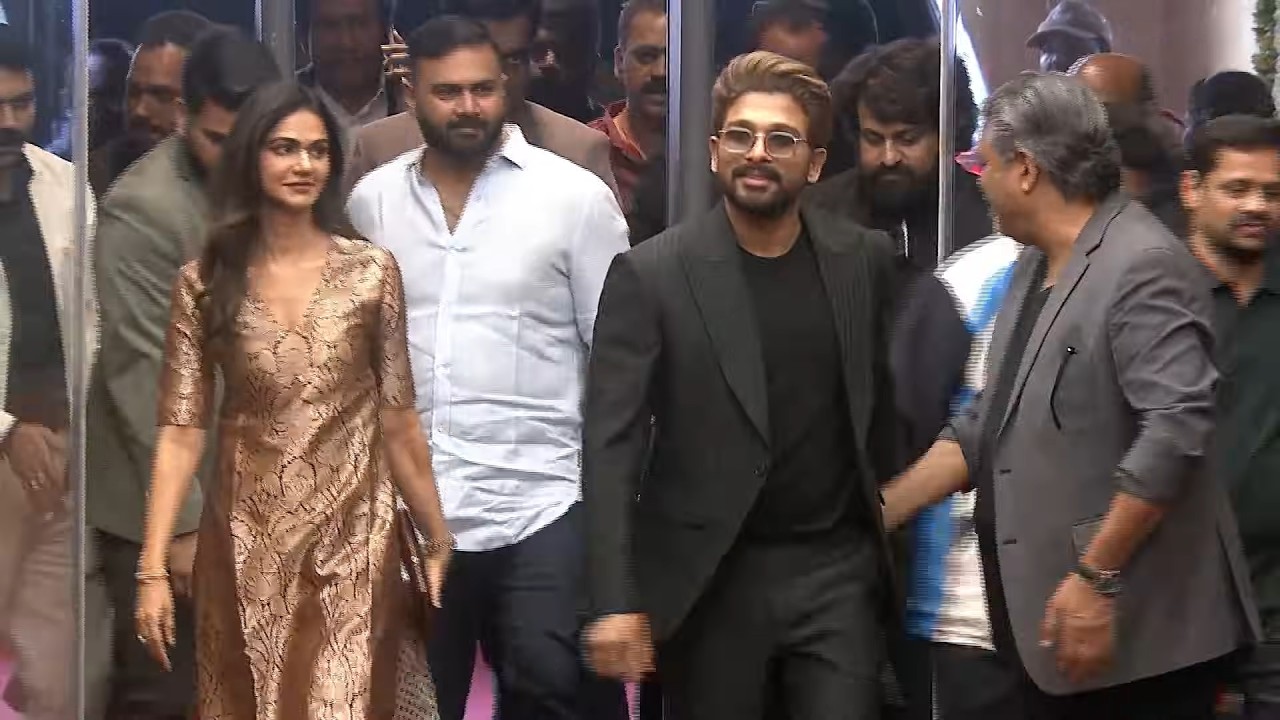 Icon Star Allu Arjun Grand Entry at Allu Cinemas Grand Launch Event | Shreyas Media