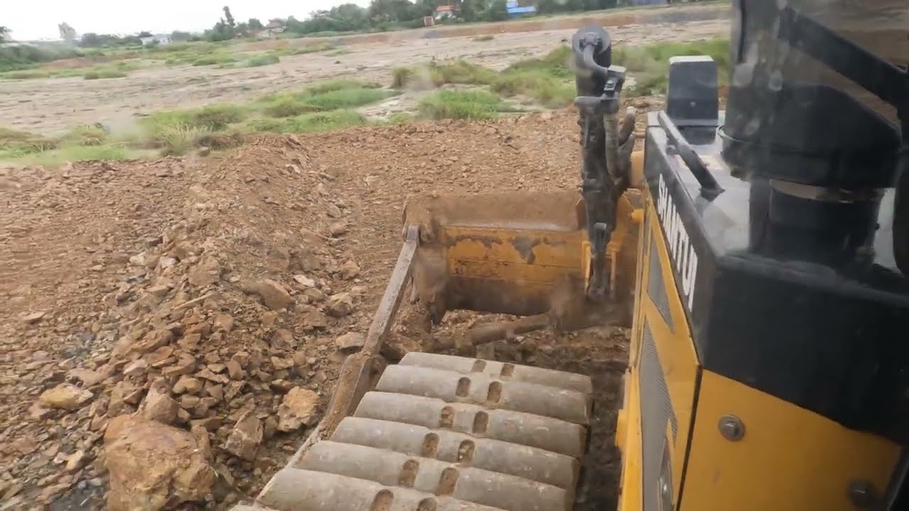 Heavy Machine Master! Shantui Bulldozer Perfectly Pushing Dirt & Filling Pond