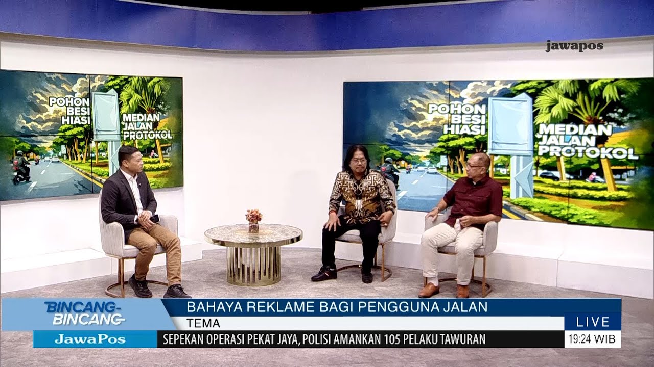 Reklame Marak Hiasi Median Jalan Protokol Kota Surabaya
