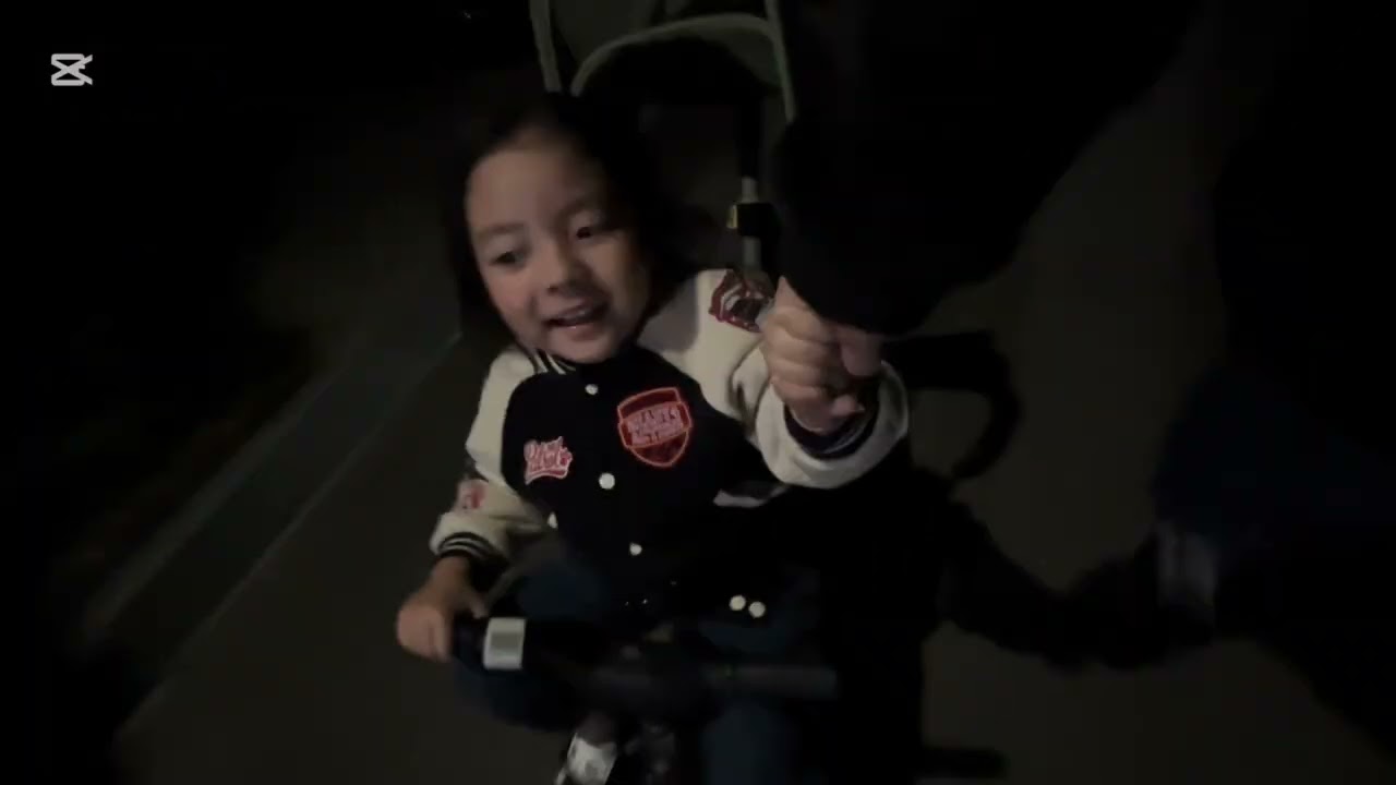 通勤は、三輪車#5歳#保育園#幼稚園#日常#かわいい#神戸#happy#ママ#smile#coral#三輪車#子育て#謎#たのしい#すごい#子連れ#笑える#笑顔#sango#珊瑚#サンゴ#通勤#焼肉