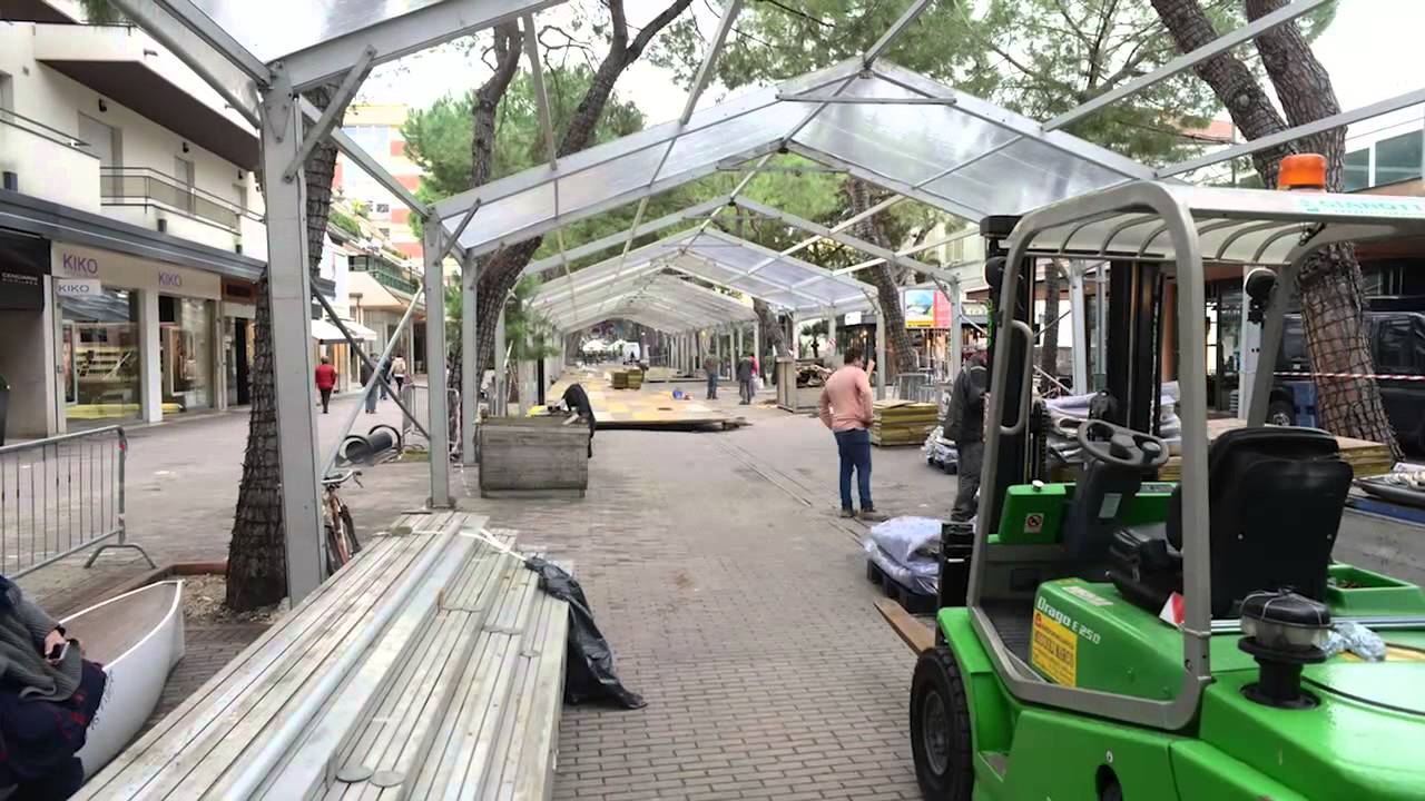 ❄ Riccione Christmas Village ❄ time lapse : la pista di ghiaccio più lunga d'Europa!