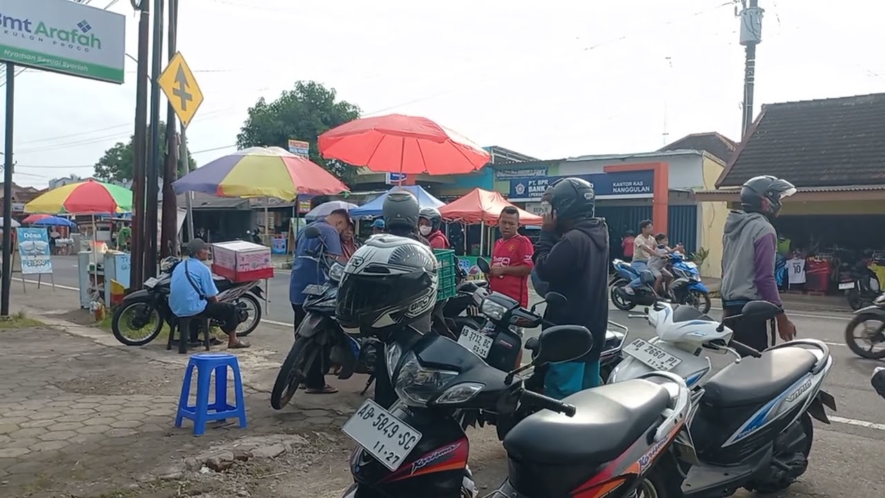 Faforit Takjil...Bakmi yang ditunggu-tunggu,begitu datang langsung di Serbu..jalan Nanggulan