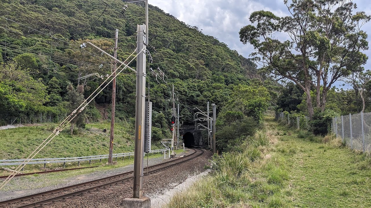SS/363-Scarborough/Clifton/Coalcliff Railway Tunnel Sthn Portal/Helensburgh Hot Bread Slideshow 25'.