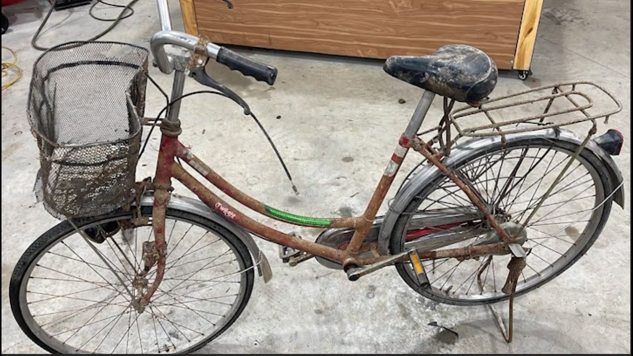 DO YOUR BEST AT WORK. AND TODAY'S PRODUCT IS A BIKE//DIY
