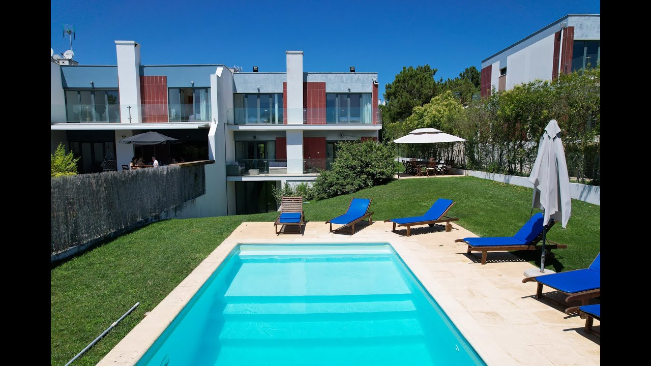Moradia com Piscina em Troia para Venda