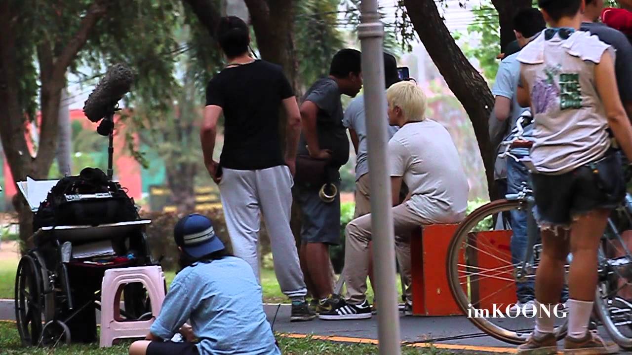 (fancam) AOMike @ filming KISS ME (cut scenes)