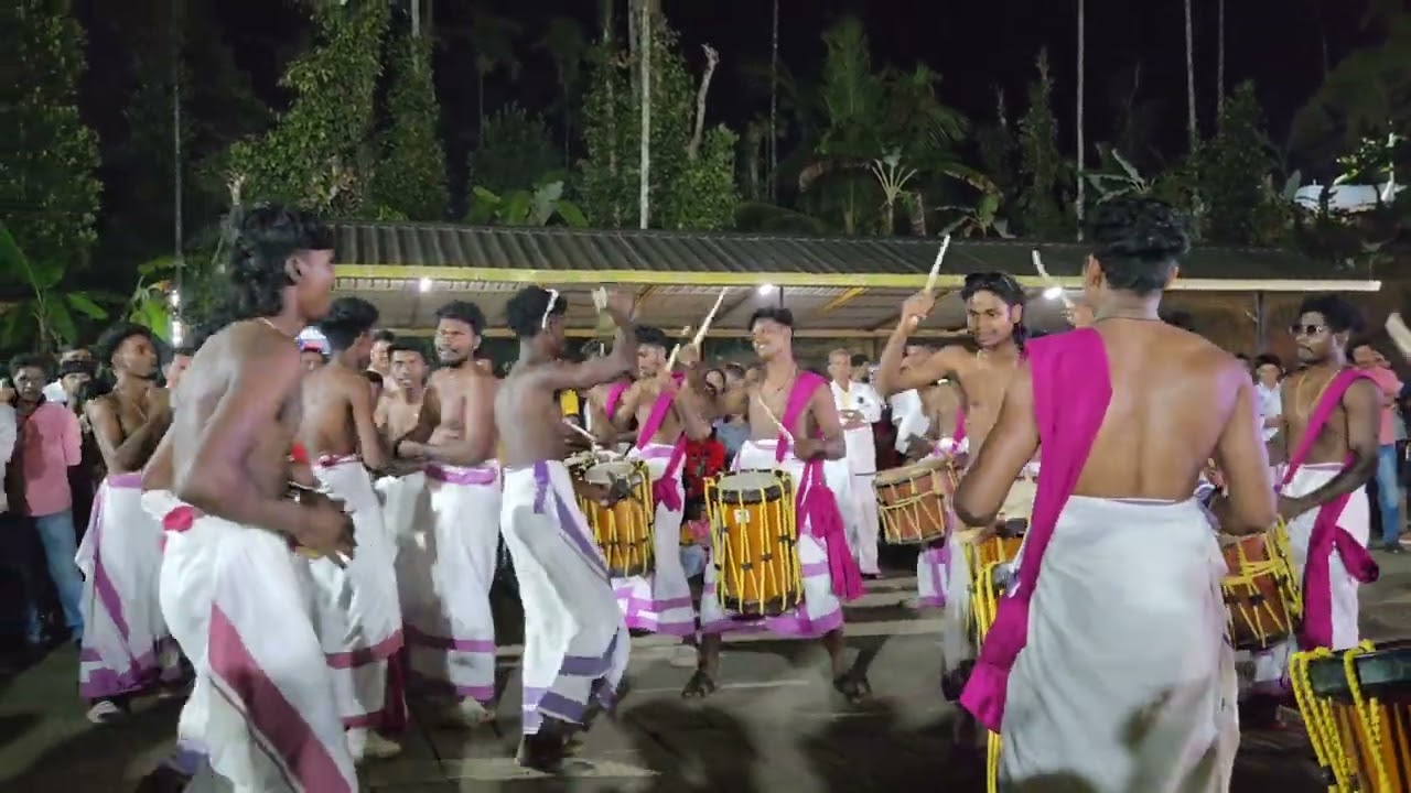 വാദ്യമേളങ്ങളുടെ താളപ്പെരുക്കങ്ങൾ 
