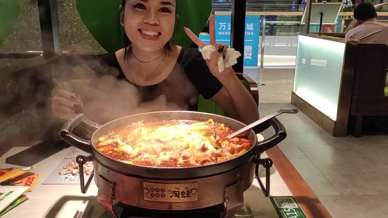 Jemy żaby w żabiej restauracji w Chinach.