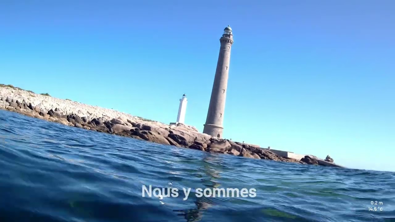 Balade à Lilia face au phare de l'ïle Vierge pour les irréductibles nageurs bretons