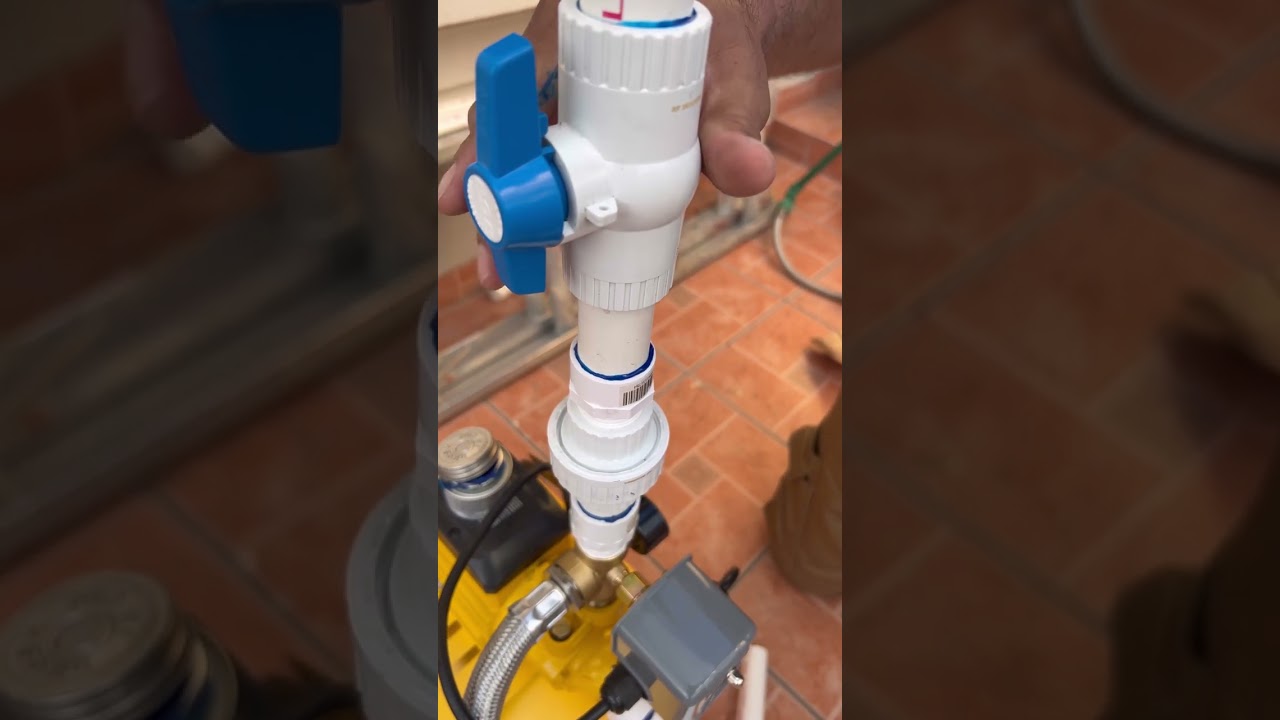 Instalaci&oacute;n F&aacute;cil de Bomba Hidroneumatica en Tinaco Aquaplas #edgarelectricoplomero