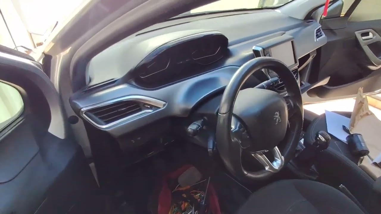 Peugeot 208 não dá partida e apresenta falha na Direção Assistida - Resolvido.