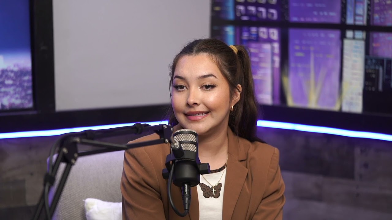 Gabbi Aguayo Gets Hate For Speaking English. | Noche De Pendejadas S3E14
