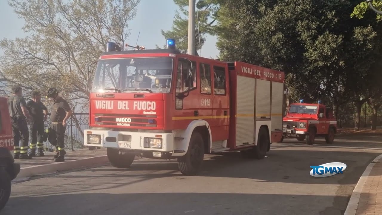 Rocca San Giovanni, l'incendio dal vallone arriva alle porte del paese