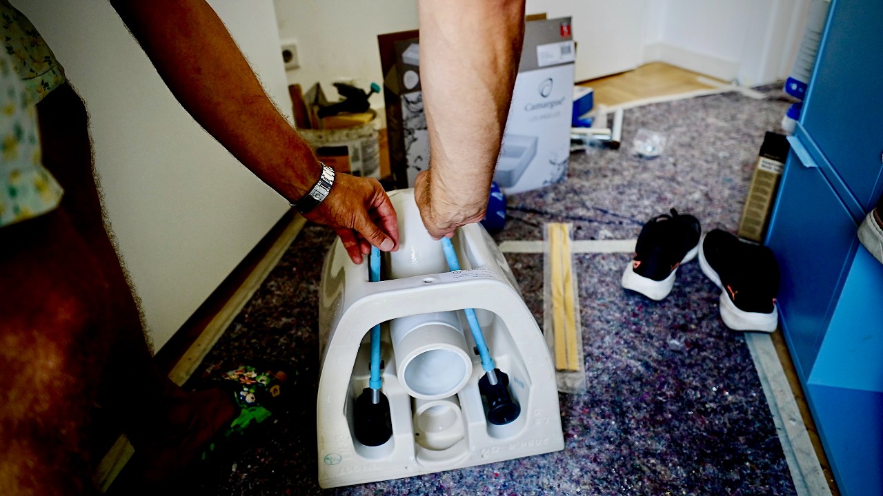 How to install Laufen Pro toilet