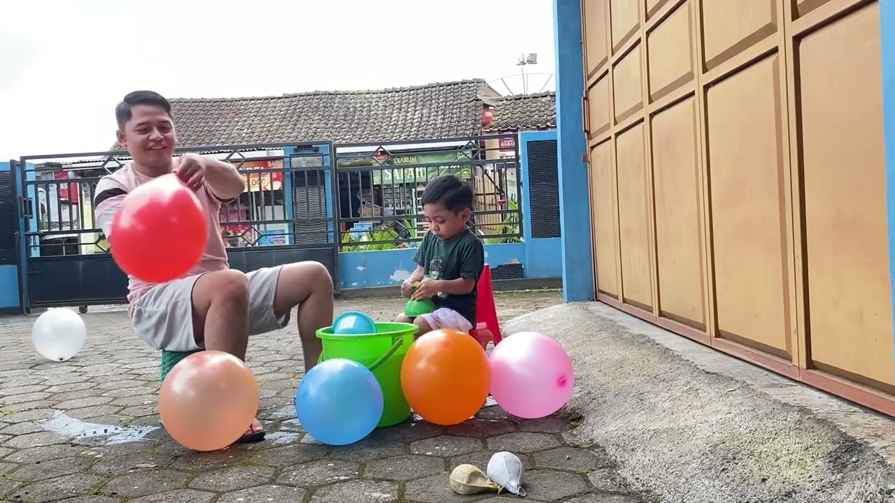MAINAN BALON AIR - SERU BANGEEET - BALON WARNA WARNI PART 1