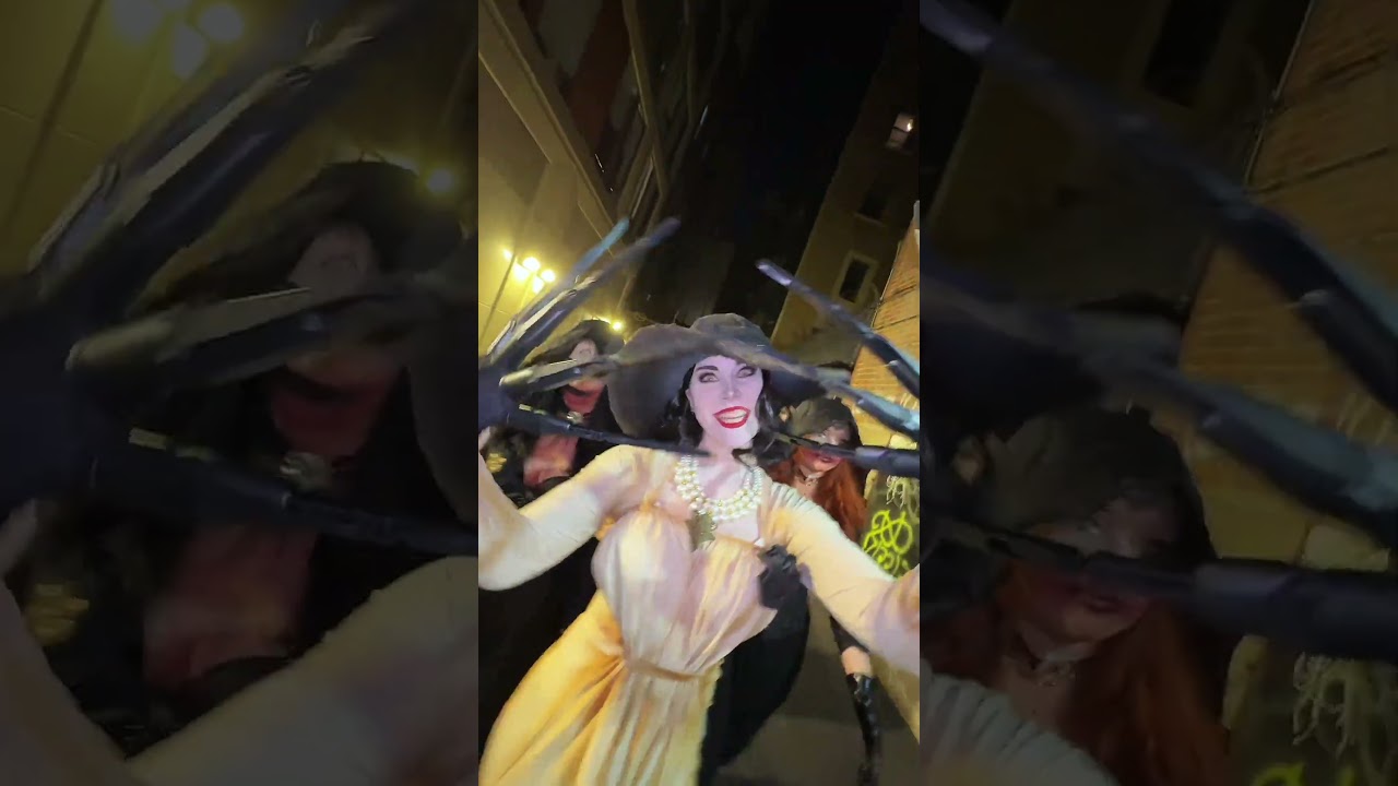 Тренд на прогулки по Resident Evil Village😈 