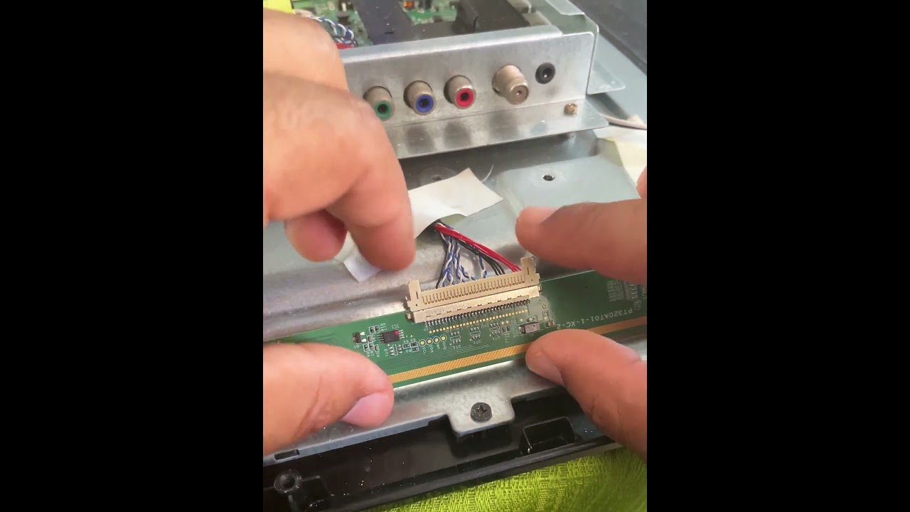 C&oacute;mo arreglar la pantalla roja y verde de tu televisor #shorts