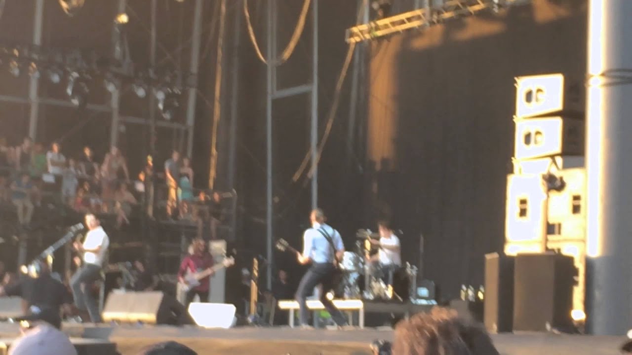 Arctic Monkeys - R U Mine? (Live at Firefly)