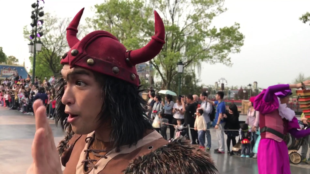 上海ディズニーランド  昼のパレード「ミッキーのストーリーブック・エクスプレス」左側より2017/4/17 15:30