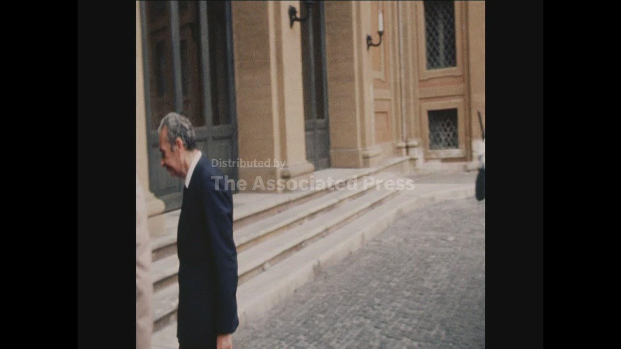 SYND 10 7 76 ITLAIAN PREMIER MORO AND CABINET RESIGN FOR SECOND TIME