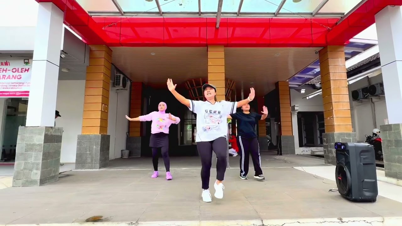 Autopista Superstar | Amira Syahira | zumba
