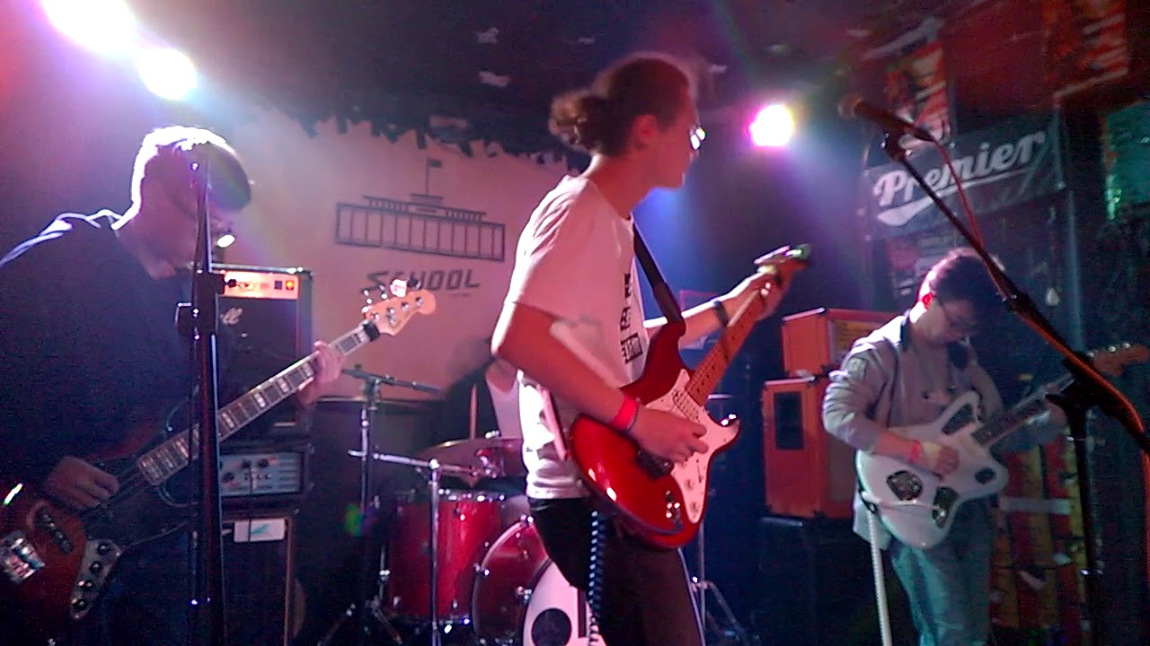 DEFAULT BAND (Beijing shoegaze) at School Bar Beijing. [4-09-17]