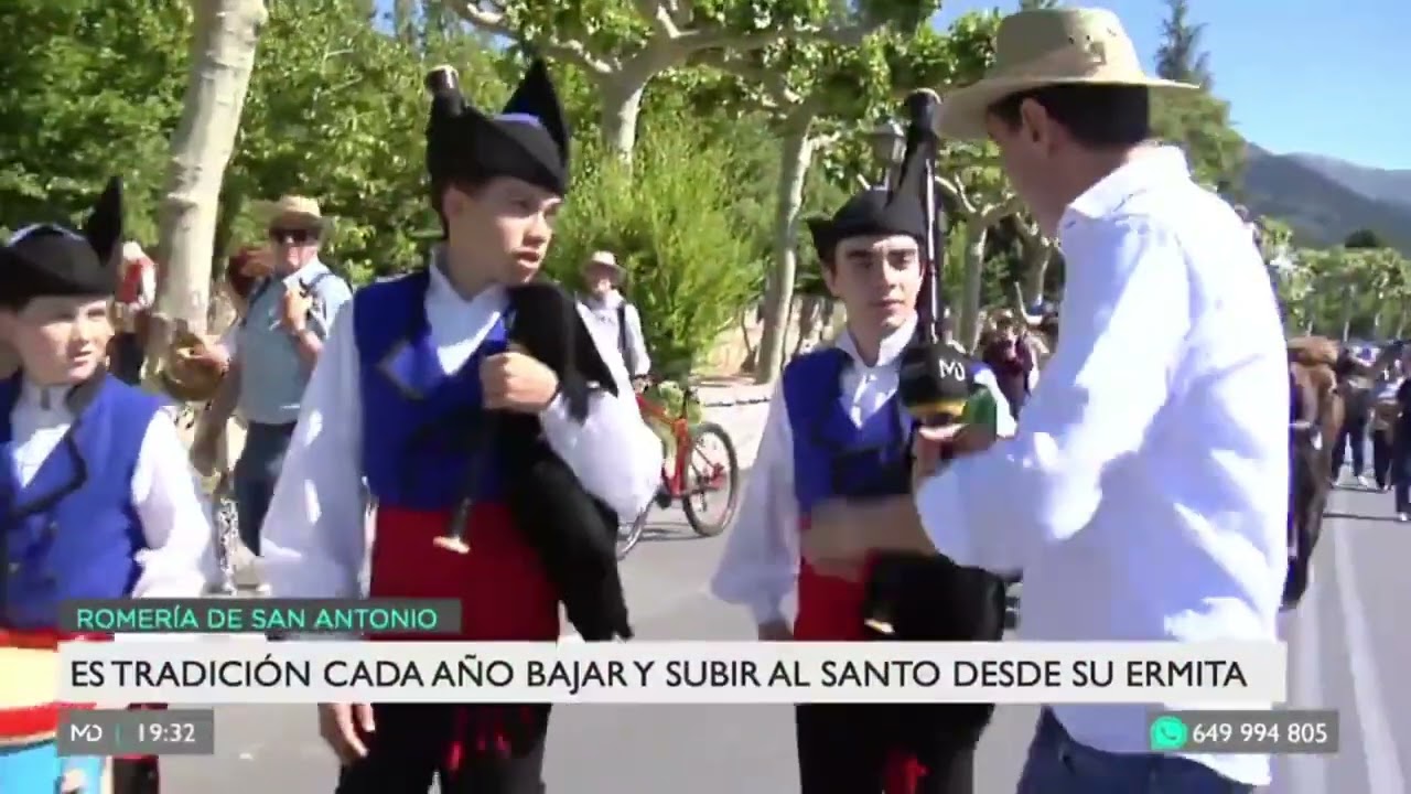 Gaiteros asturianos en la romería de San Antonio en Navacerrada, Madrid