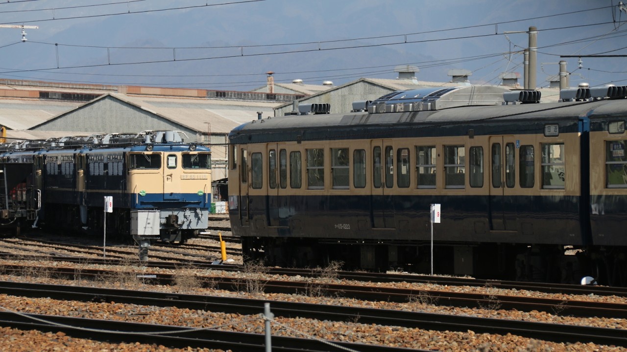 しなの鉄道115系S9編成(スカ色)_115系S1編成回送―入場―構内移動　長野総合車両センター