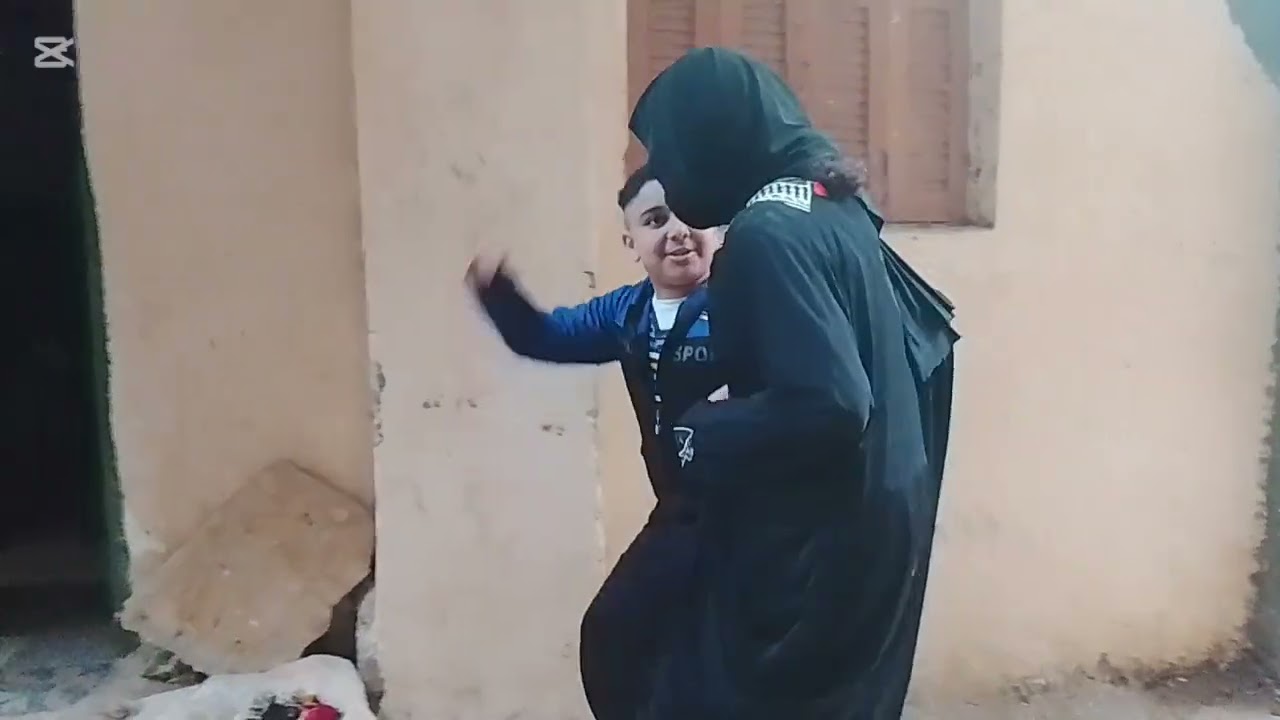 معلمه تسرح الاطفال شوف حصل اي؟
