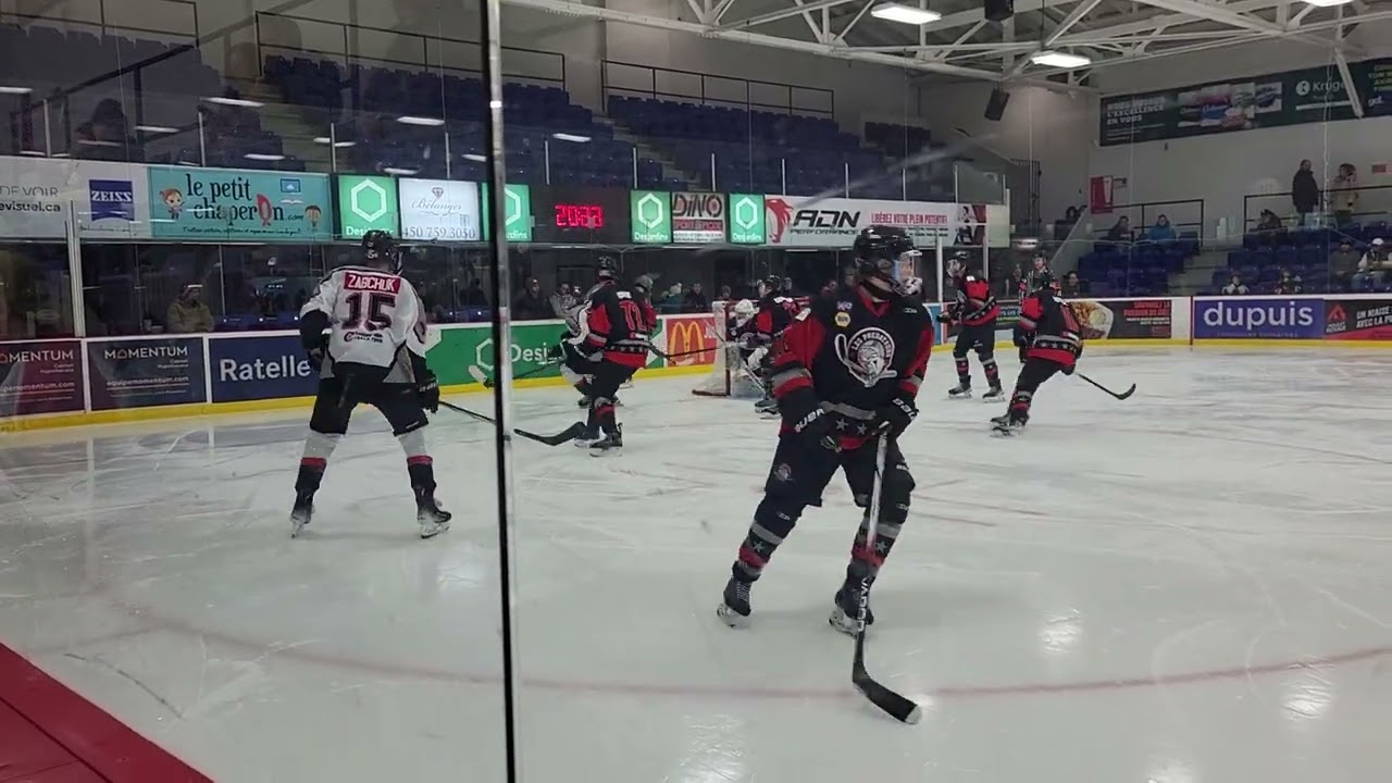 Un peut de hockey de l'arena de joliette 