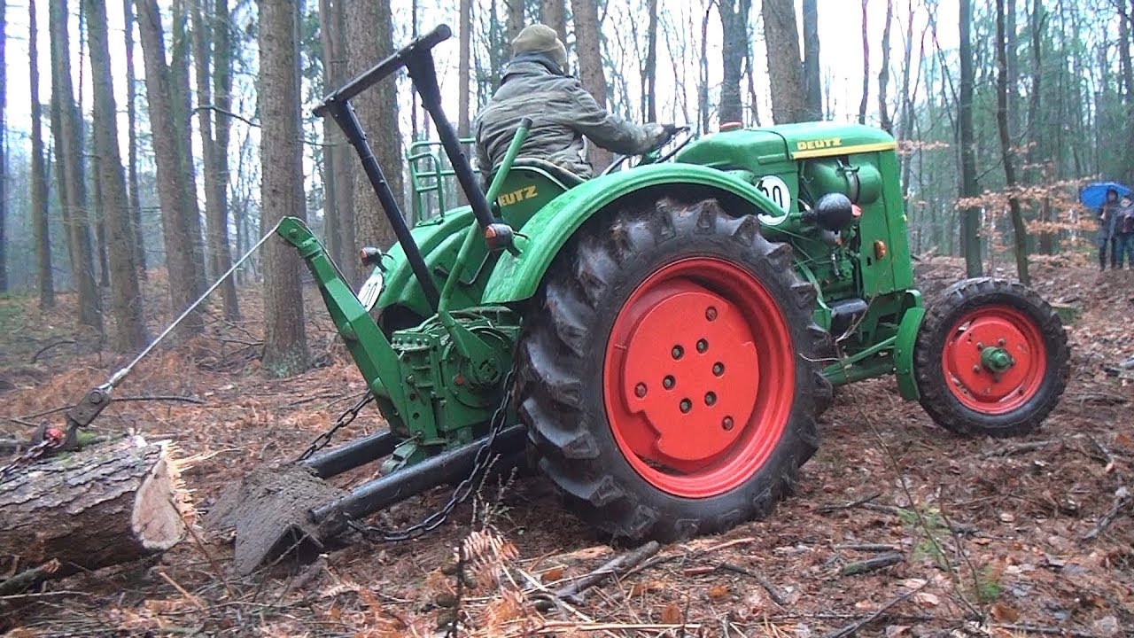Oldtimer Wintertreffen Burg 2019 15 PS Deutz mit Seilwinde beim Baumstammrücken