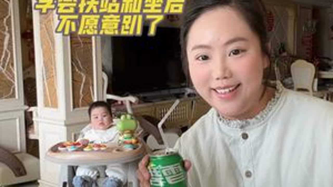 宝宝7个半月了，夫妻合力带娃，辅食明天要开始加菠菜泥，小小兮学会扶站和坐后，一点也不愿意趴了#vlog日常 #92小兮
