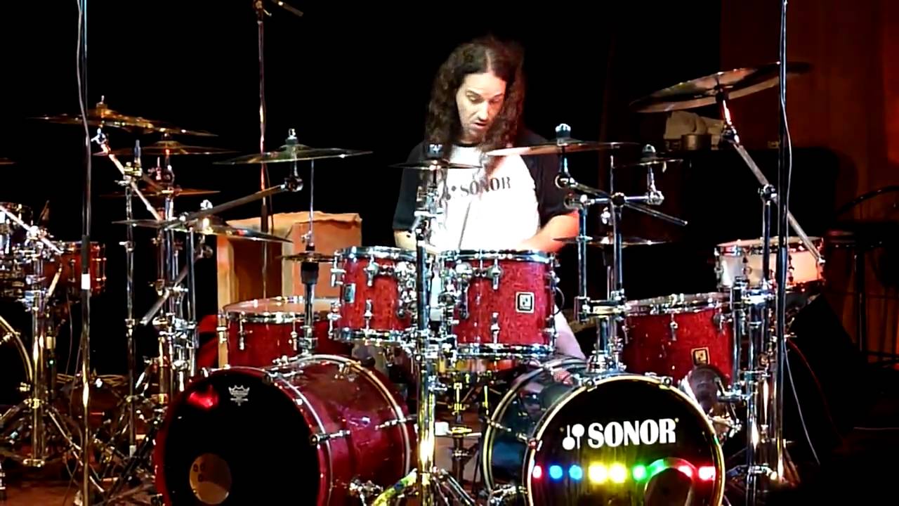 Derek Roddy drum solo in Moscow part 2